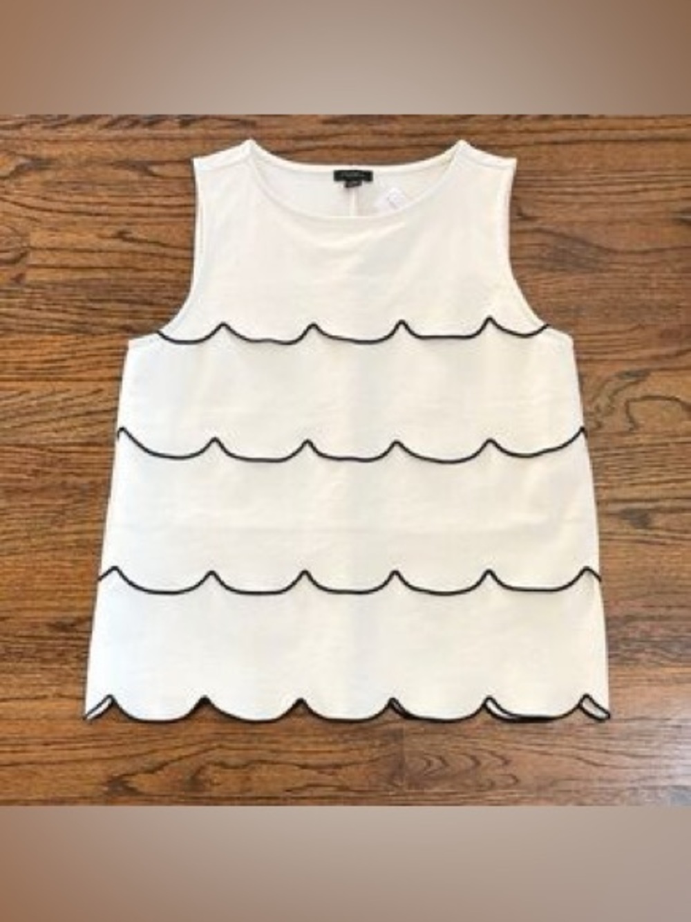 Ann Taylor Cream & Black Scallop Trim layered Tiers Tank Top Size M